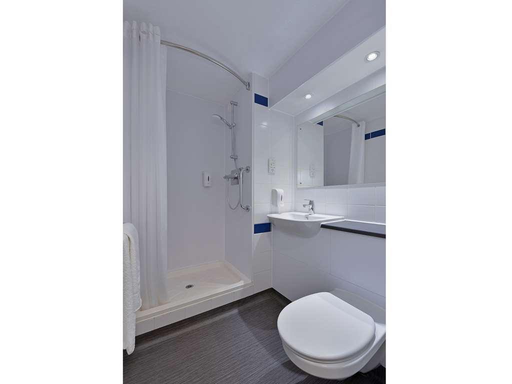 Travelodge Plymouth Roborough Room photo