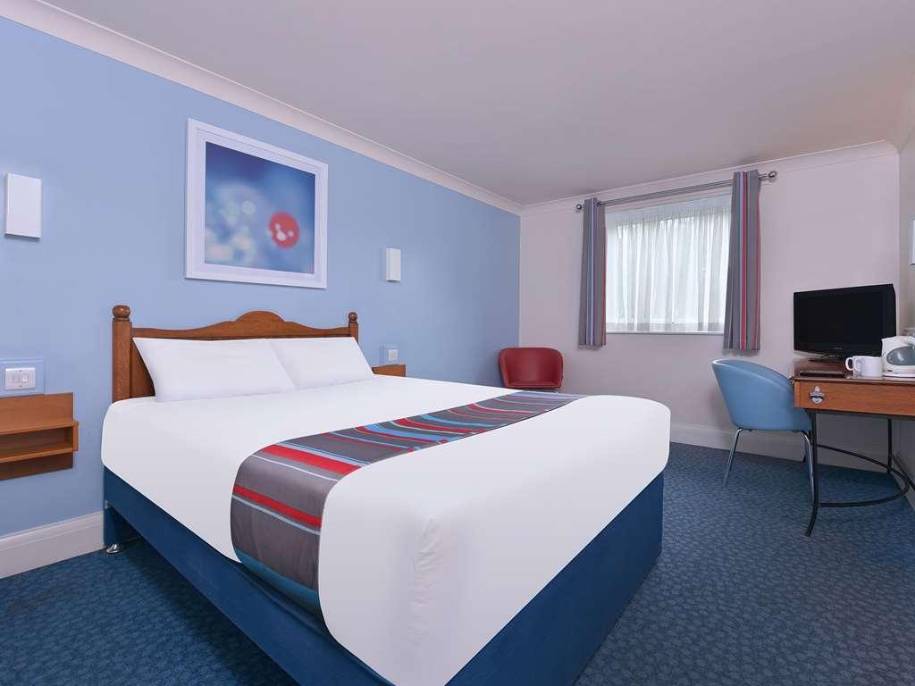 Travelodge Plymouth Roborough Room photo