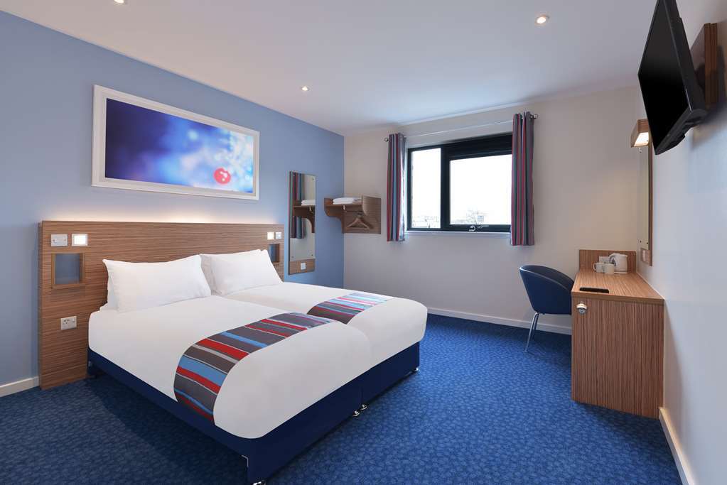 Travelodge Plymouth Roborough Room photo